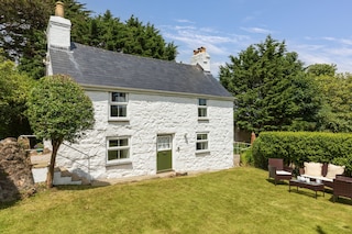 Lake Cottage 
