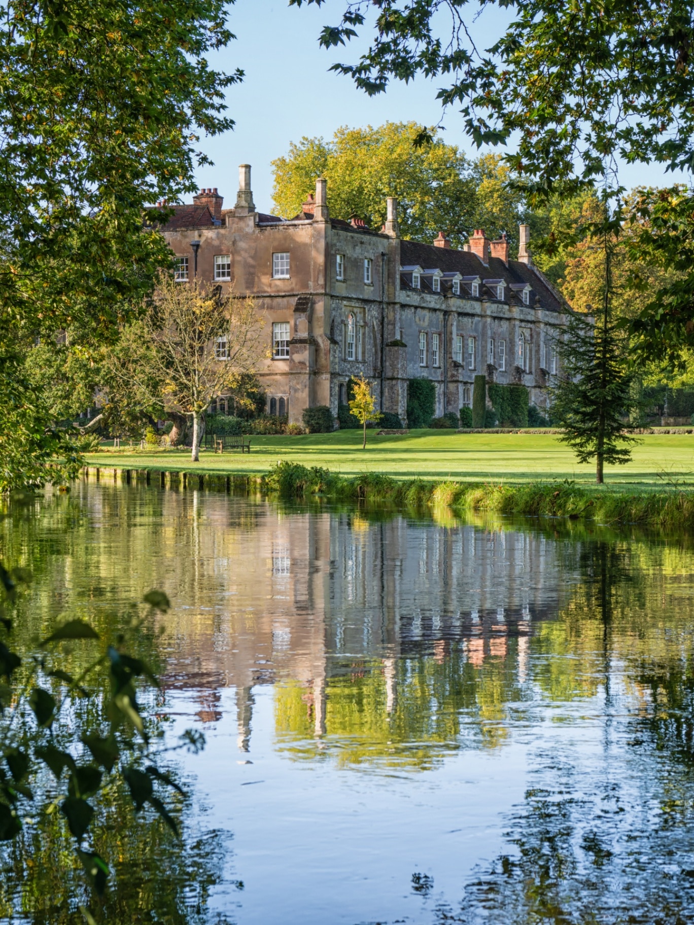 Mottisfont House and gardens reflection