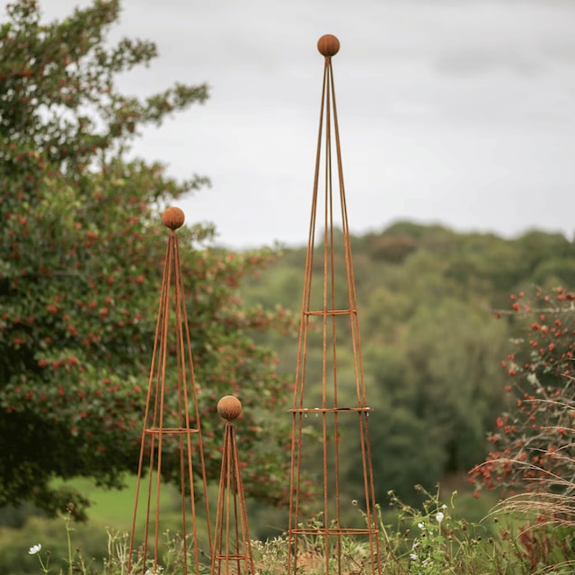 Obelisk with large ball top