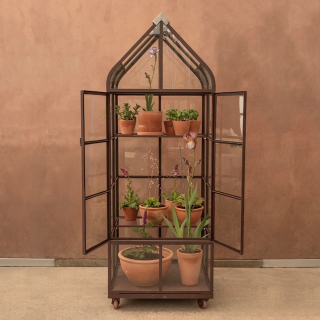 Gardener's terrace growhouse